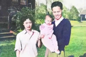 1951年，杨振宁一家三口在美国，杜致礼气质不凡，不愧是名将之女